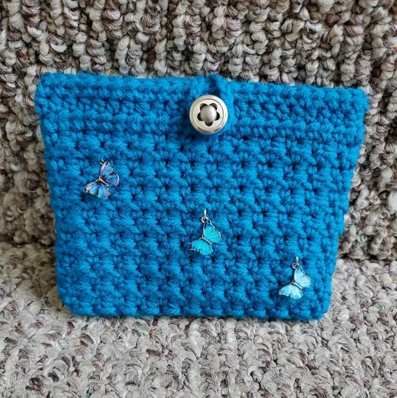 SOLD🛍Bright Blue Butterfly Crocheted Bag - Picture 3 of 10